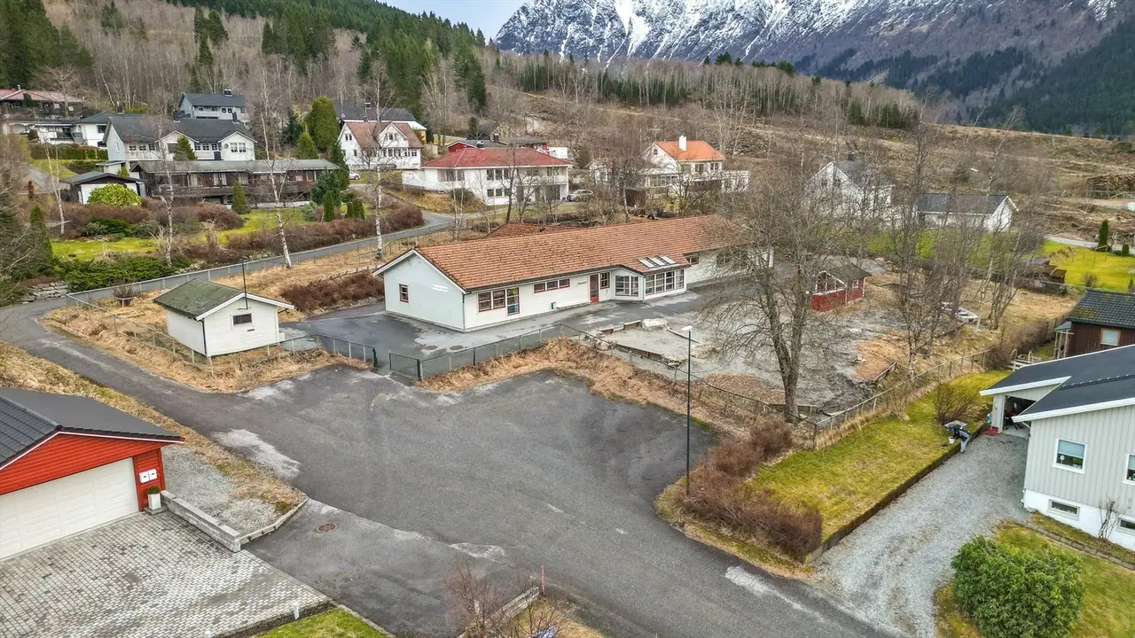 Porsevegen 8, Ørsta